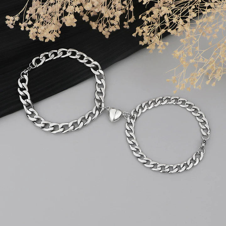 Pulseras Magnéticas Plateadas para Parejas — Unidas por un Símbolo, No por la Distancia