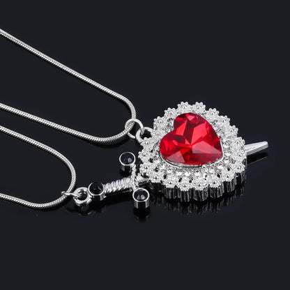 Dúo de Collares Corazón y Espada de Plata – Amor que da fuerza, fuerza que enamora