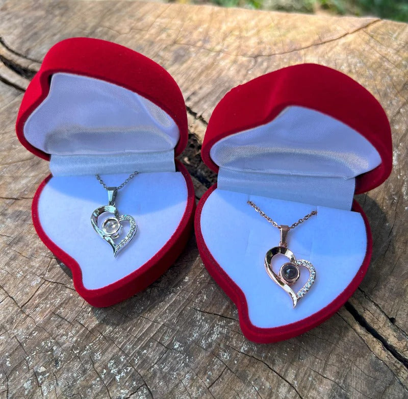 Collar “Te Amo en 100 Idiomas” – Un detalle que habla el lenguaje del amor