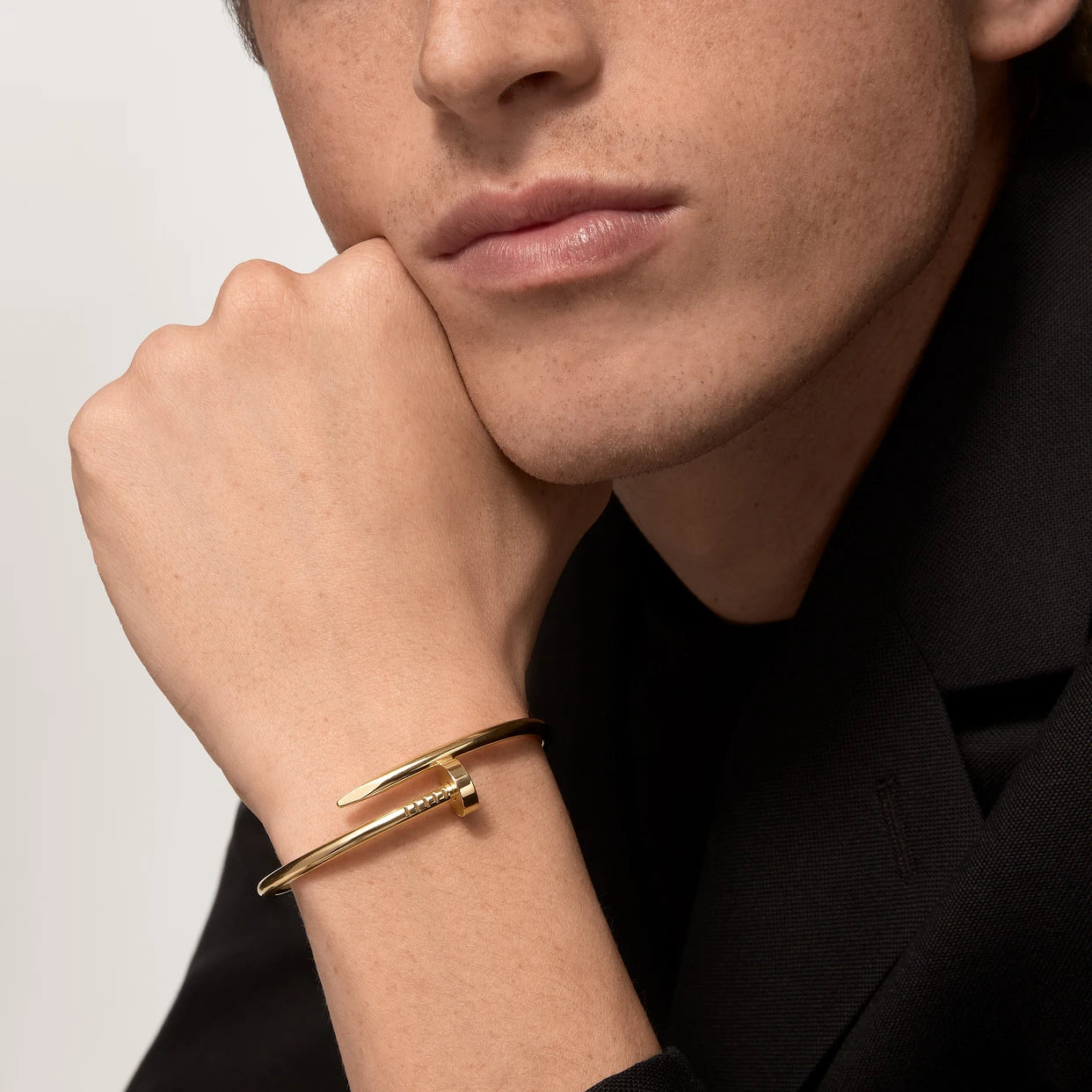 Brazalete Cartier Clavo – Elegancia Minimalista que resalta tu exclusividad