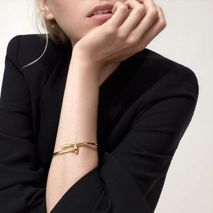 Brazalete Cartier Clavo – Elegancia Minimalista que resalta tu exclusividad