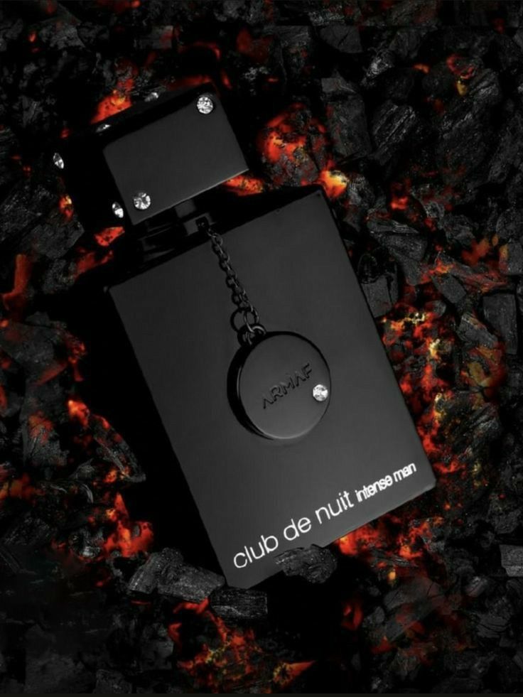 Club de Nuit Intense Man – El perfume que convierte tu presencia en recuerdo inolvidable.