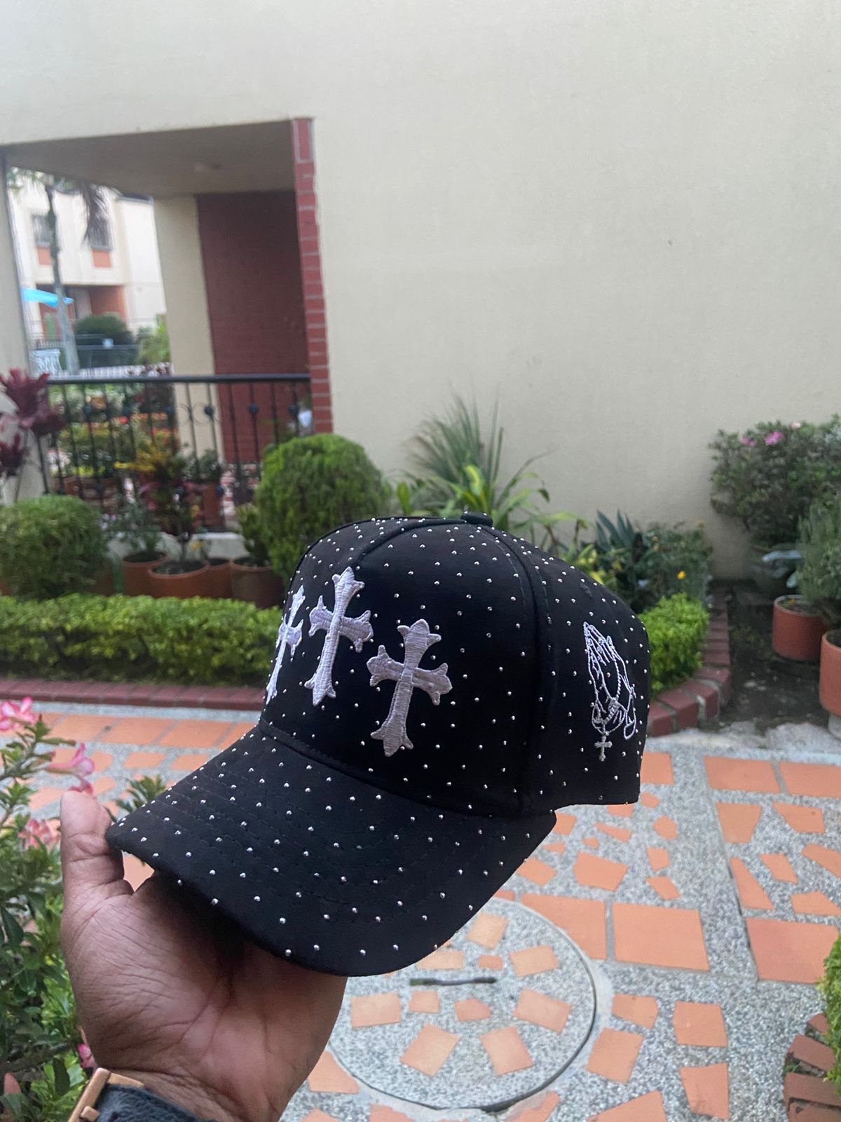 Gorra Tres cruces de Diamantes