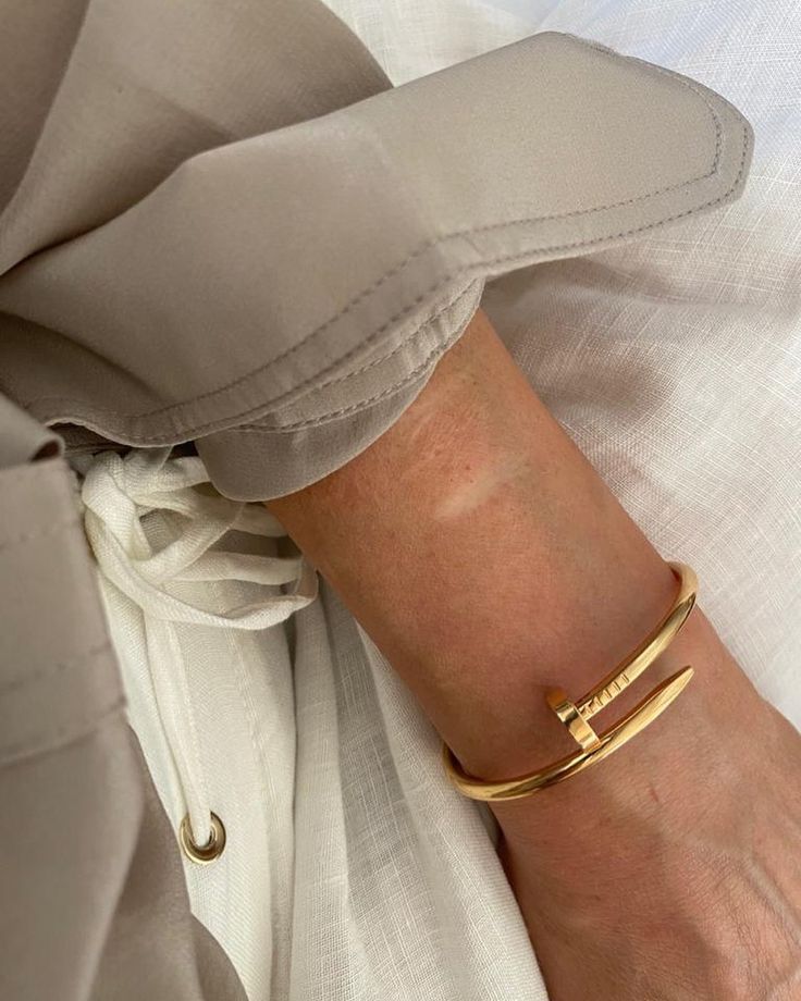 Brazalete Cartier Clavo – Elegancia Minimalista que resalta tu exclusividad