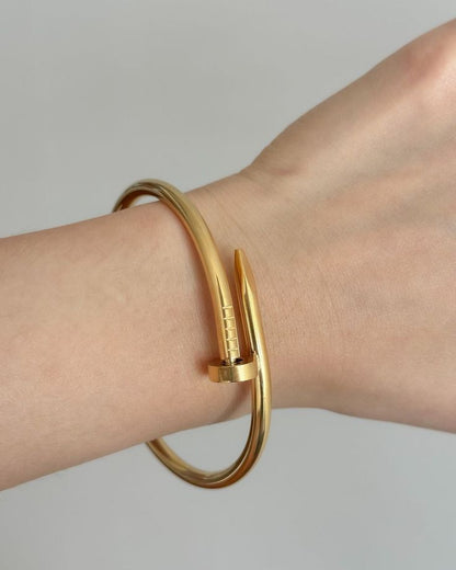 Brazalete Cartier Clavo – Elegancia Minimalista que resalta tu exclusividad