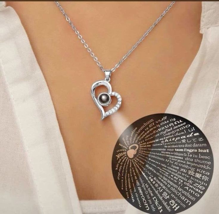 Collar “Te Amo en 100 Idiomas” – Un detalle que habla el lenguaje del amor