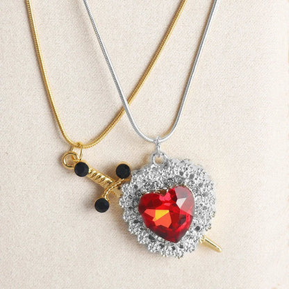 Dúo de Collares Corazón y Espada de Plata – Amor que da fuerza, fuerza que enamora